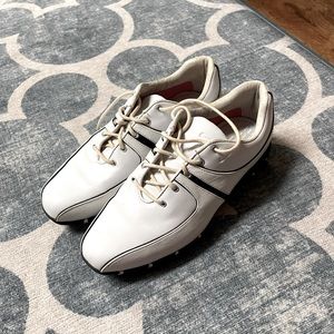 Nike womens spikeless golf shoes